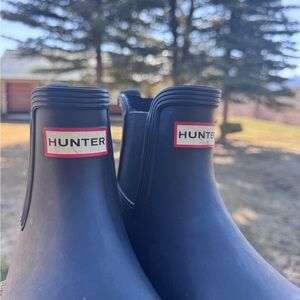 Hunter Black Chelsea Short Rain Boots with Red-Trim Logo
